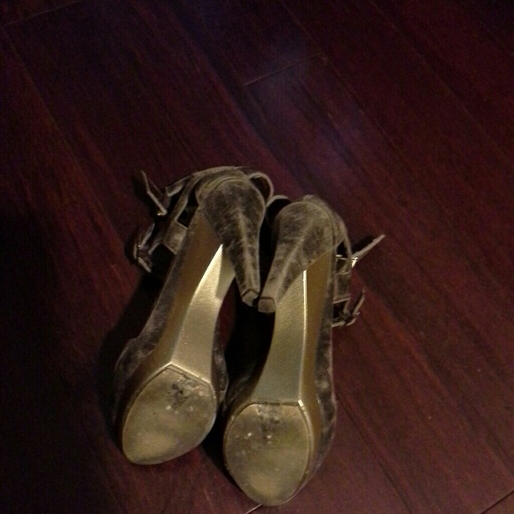 Shoes - Picture 4 of 4